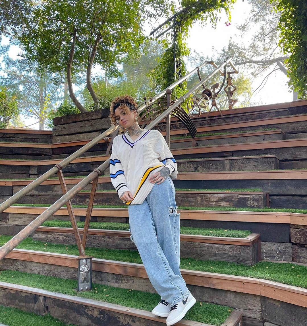 ケラーニのインスタグラム：「love is sight, sight is love. stay where you’re seen, it’s where you’re loved.」