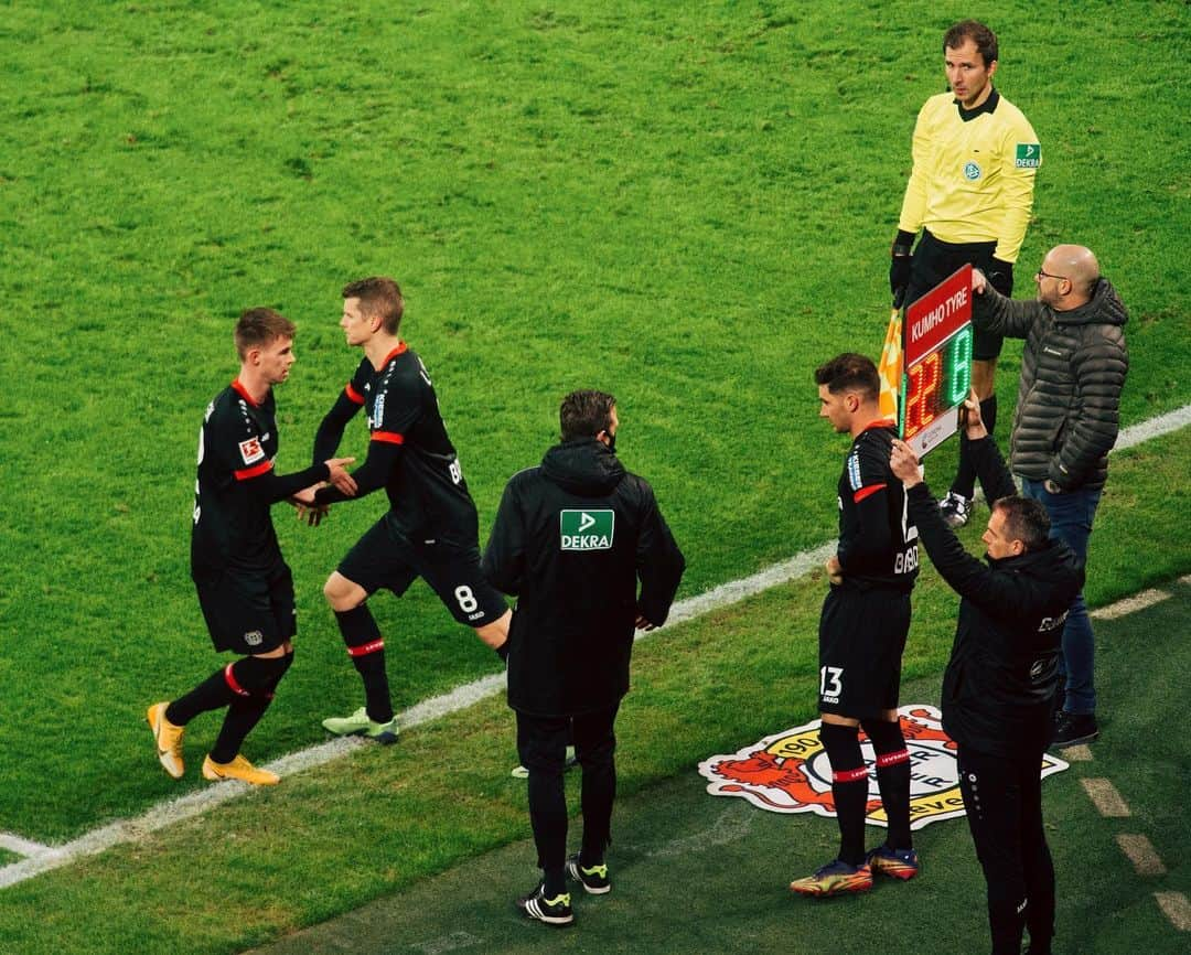 バイエル・レバークーゼンさんのインスタグラム写真 - (バイエル・レバークーゼンInstagram)「Final quarter! Welcome back #LarsBender!  #B04SVW」1月10日 0時58分 - bayer04fussball