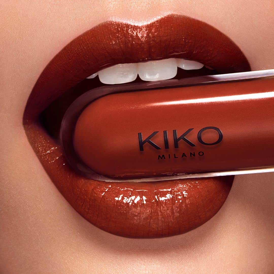 KIKO MILANOさんのインスタグラム写真 - (KIKO MILANOInstagram)「Spicing up your feed this Saturday! 🌶 What are your thoughts on this radiant red #liplook? Shop our Unlimited Double Touch for a bold colour with a 12-hour hold! 💗 Unlimited Double Touch 128 Red Brick」1月10日 1時00分 - kikomilano