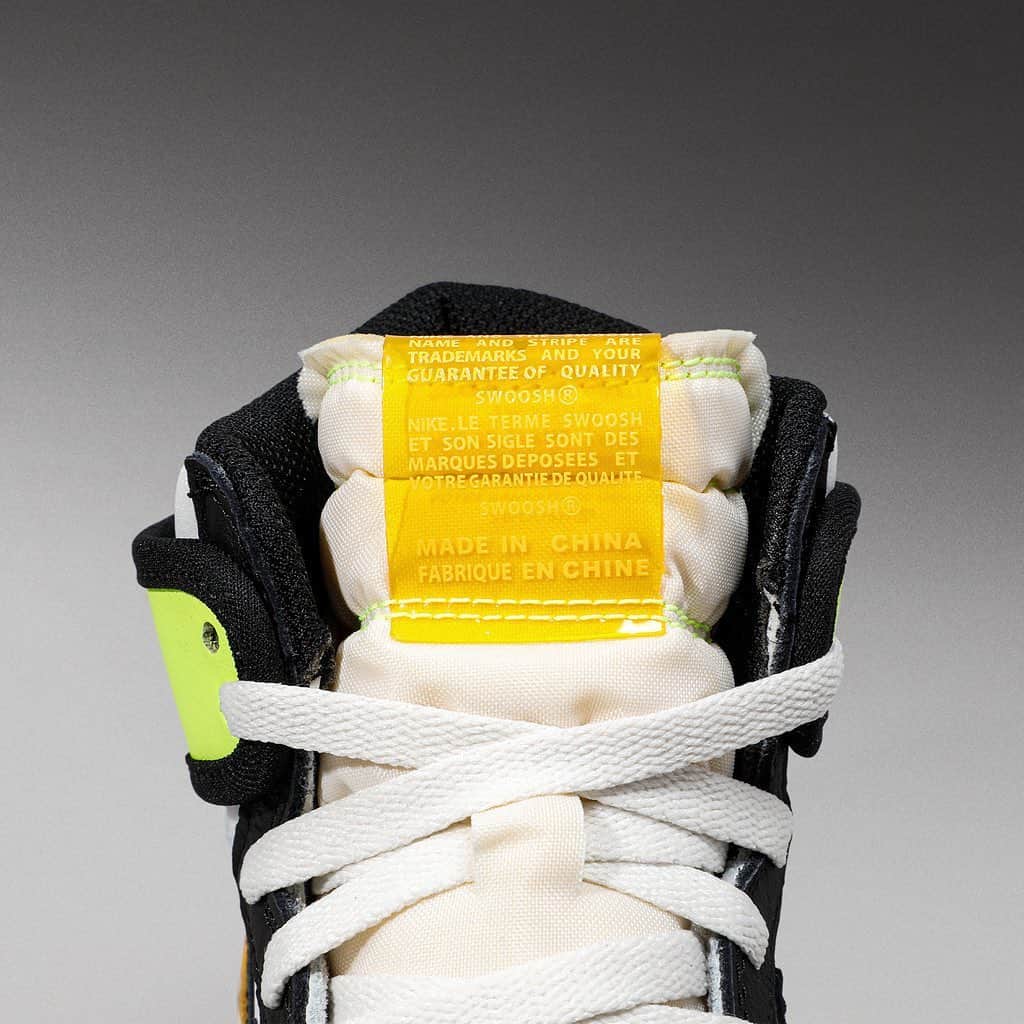 Flight Clubさんのインスタグラム写真 - (Flight ClubInstagram)「Jordan Brand hones in on deconstructive detailing with the Air Jordan 1 ‘Volt Gold,’ using an exposed foam tongue and a transparent, reversed tag for a unique execution on the timeless silhouette.」1月10日 1時09分 - flightclub