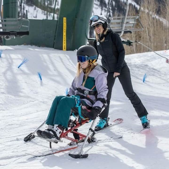 マーモットのインスタグラム：「Adaptive athlete, @taylor.cutler22, has been putting in the work these last two seasons with @wasatchadaptivesports (WAS) and Marmot Club Ambassador @breezy_living...and it shows. Her progression is a direct result of her hard work and determination.   The mission of Wasatch Adaptive Sports is to encourage individuals with adaptive needs and their families to realize their potential and engage in active living through recreational, educational and social programs. Wasatch Adaptive Sports programming focuses on increasing independence and mobility in a social environment.  "Something I've learned volunteering with WAS is that the only limits we have in life are the ones we put on ourselves. We are all capable of so much more than we think we are.  When we are able to change our focus from what we can't do to what we can do, pretty soon the sky becomes the limit. It's been really impactful on my life to be amongst so many individuals involved in this program who have this mentality dialed. They get it and they show up for themselves time after time and that energy naturally carries on and becomes infectious to everyone around them, including me.  It makes me so happy to play a small part in spreading awareness of this program and others like it, and I hope someone who has either been doubting themselves or maybe wasn't aware that the outdoors was an option for them sees this and it sparks that flame inside them because together we really are all limitless."  - Breezy Burnett   #marmotforthegood #marmotclubambassador #marmotpowclub  📷: @croshanemedia」