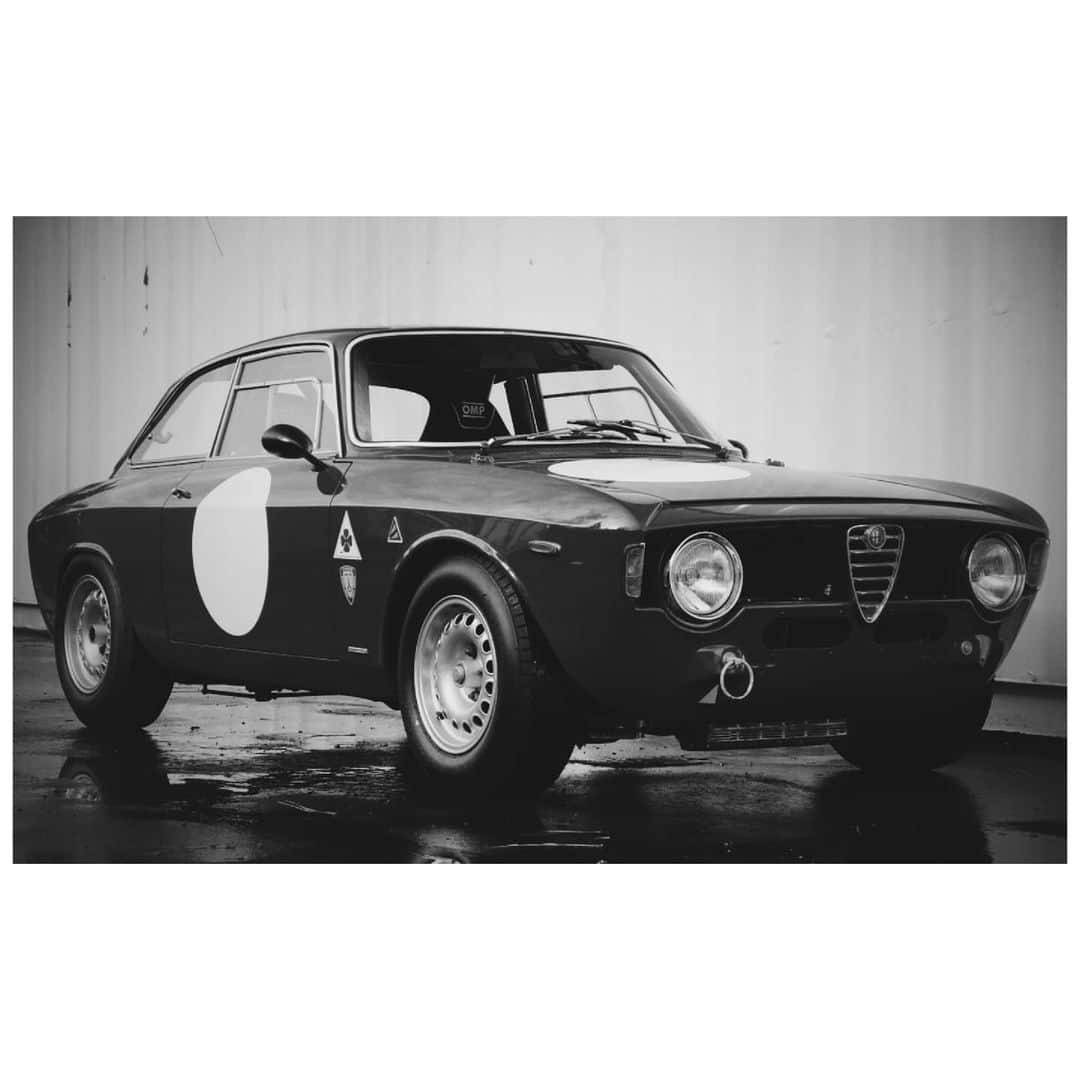 のインスタグラム：「Altea FW20  Milano, 1965.  Alfa Romeo Giulia Sprint GTA 1600 Corsa.  #alteamilano #italiandesign #madeinitaly #milano」