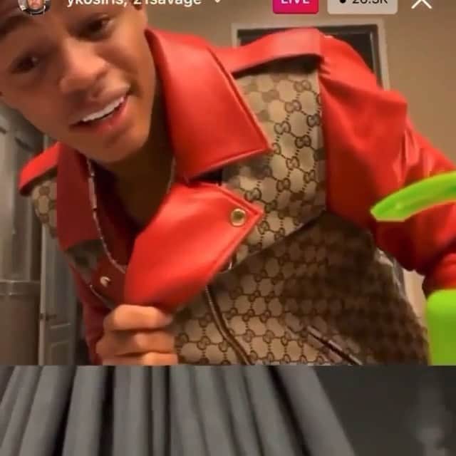 ファンクマスター・フレックスのインスタグラム：「The calmness in @21savage voice is so nuts! @ykosiris I can’t call it? WHAT DOES EVERYONE THINK OF THE JACKET?」