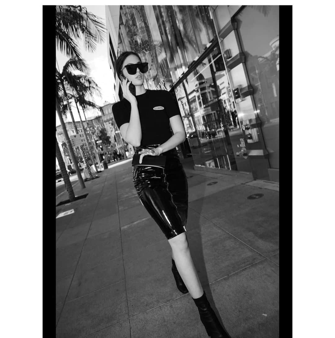 アイスバーグのインスタグラム：「Black & white glam @emma.smithy by @tomasherold #Iceberg1974 #sportswear」