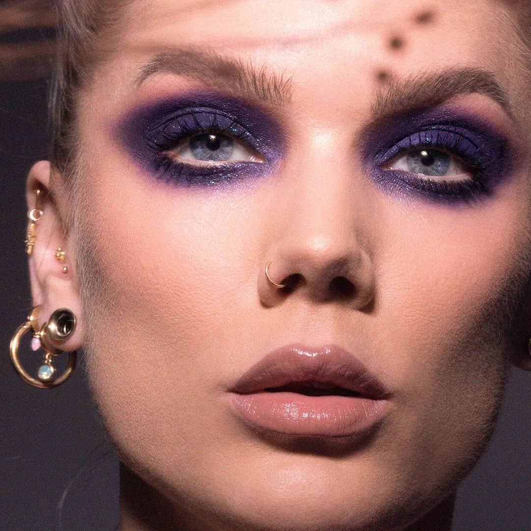 Linda Hallbergさんのインスタグラム写真 - (Linda HallbergInstagram)「What’s your favorite purple Eyeshadow? 😈  Product list:  Base @danessa_myricks Vision Cream Cover N03 @lhcosmetics infinity filter light @lhcosmetics infinity glam palette – Comet, Dust @lhcosmetics fantastick lipstick pink opal  Eyes @danessa_myricks colorix wild orchid @danessa_myricks micro glitter majesty @lhcosmetics infinity power lash waterproof mascara  Lips @meltcosmetics allday/everyday lipliner Nudist @lhcosmetics infinity glass」1月10日 1時49分 - lindahallberg