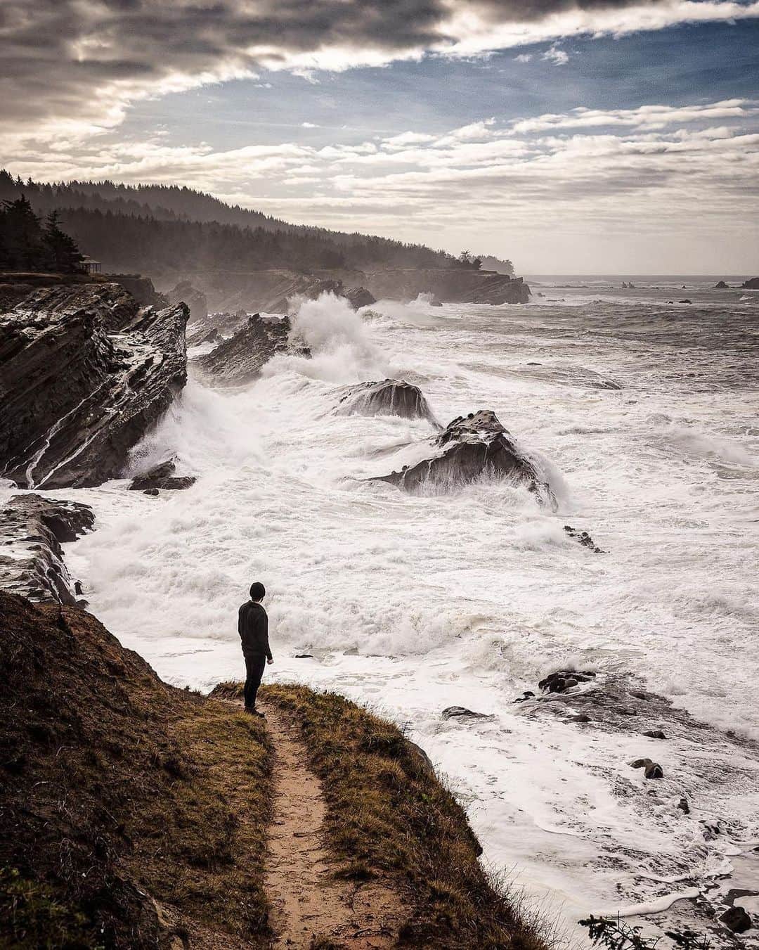 instagoodさんのインスタグラム写真 - (instagoodInstagram)「@e.james.kelly Taking a moment to reminisce on past adventures seems like time well spent to me. Also, I may have already started planning a couple new adventures with all this down time... The Oregon coast is definitely one of my favorite places to visit. The shear magnitude of the cliffs are hard to comprehend until you’ve seen them in person  Shore Acres State Park, Oregon」1月10日 1時44分 - instagood