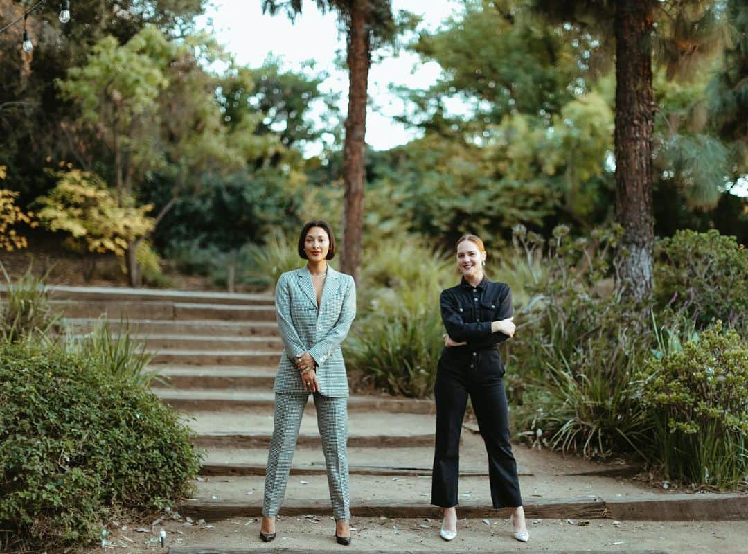 ジョーディン・テイラーのインスタグラム：「These fits are vintage... much like our friendship. 👩🏾‍🤝‍👩🏼」