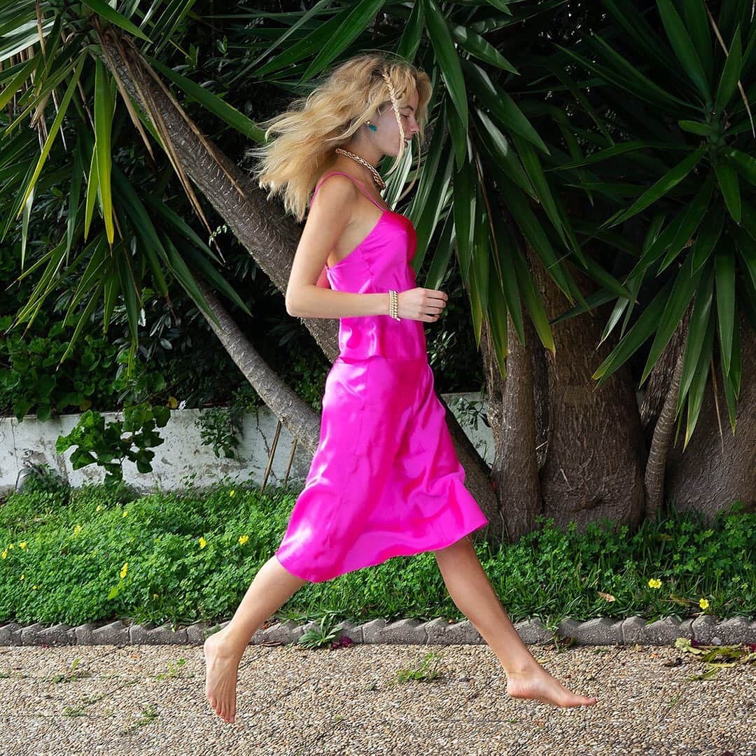 ダニジョーのインスタグラム：「ON-THE-GO 💕🌸💝🎀👙👛🦩」