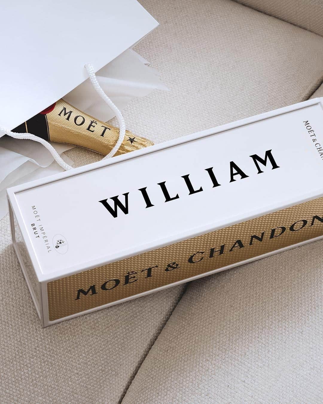 Moët & Chandon Officialさんのインスタグラム写真 - (Moët & Chandon OfficialInstagram)「SPECIALLY YOURS We’ve got the perfect gift for a birthday, an anniversary or just because: our Specially Yours boxes, endlessly personalizable for a gift that means more.  #MoetChandon #SpeciallyYours #AtHomeWithMoet  This material is not intended to be viewed by persons under the legal alcohol drinking age or in countries with restrictions on advertising on alcoholic beverages. ENJOY MOET RESPONSIBLY」1月10日 2時00分 - moetchandon