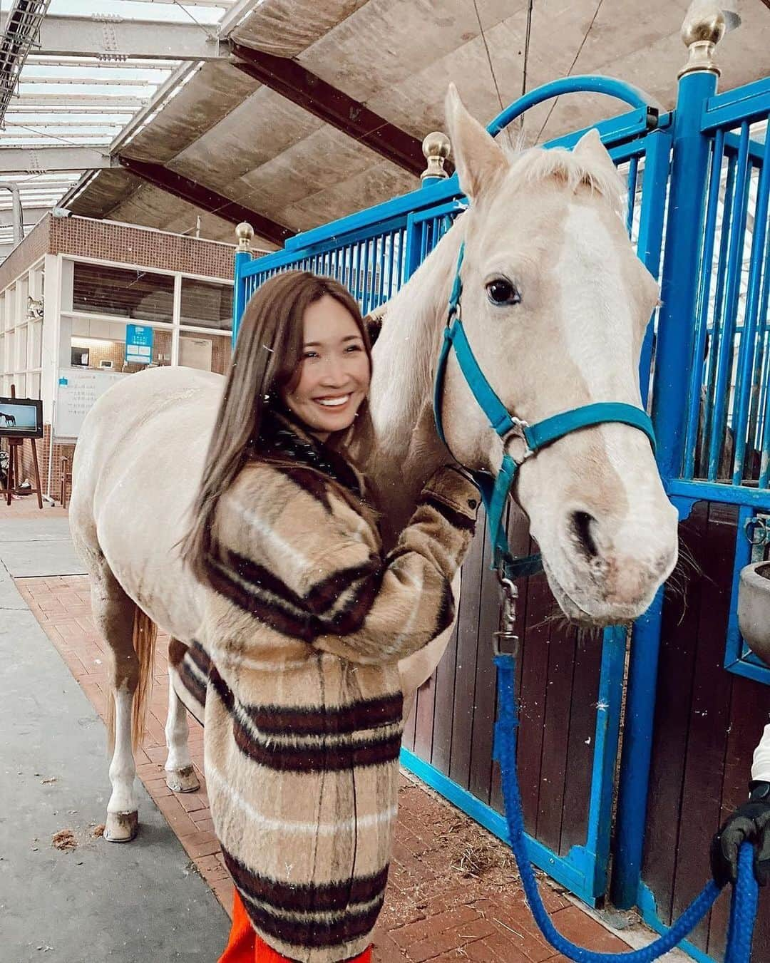 Taki Tanakaさんのインスタグラム写真 - (Taki TanakaInstagram)「Love #SAEKO  さえちゃんMまんちゃん💙をリポスト。  #ootd #outfitoftheday #outfit  #coat #N21  #ヌメロヴェントゥーノ 秋冬コレクションのチェックのコートを着た可愛いさえちゃん♡ #キラキラ笑顔 見てると#会いたくなる  @iza_official  #onsalenow SHOPIZA.com  @numeroventuno  @alessandrodellacqua  @saekoofficial  @nasufarmvillage   #repost @saekostaff_official ・・・ 🎍🌅Happy NewYear🌅🎍  あけましておめでとうございます✨  【紗栄子雑誌出演情報】  本日発売の anan 2232号「NEXT!2021」(マガジンハウス)に紗栄子さんのインタビューが掲載されております🪐✴︎  皆様是非ご覧ください！📖  #anan #マガジンハウス #紗栄子　  #izastagram」1月10日 2時00分 - tanakataki