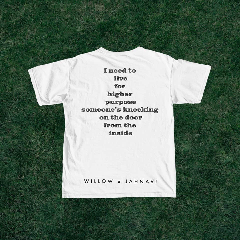 ウィロー・スミスさんのインスタグラム写真 - (ウィロー・スミスInstagram)「🙏🏾 So EXCITED to announce that @jahnavi_harrison and I are gonna be making this <RISE> t-shirt available on <willowsmith.com> for a LIMITED TIME // GET YOURS NOW !! 🌞」1月10日 2時03分 - willowsmith