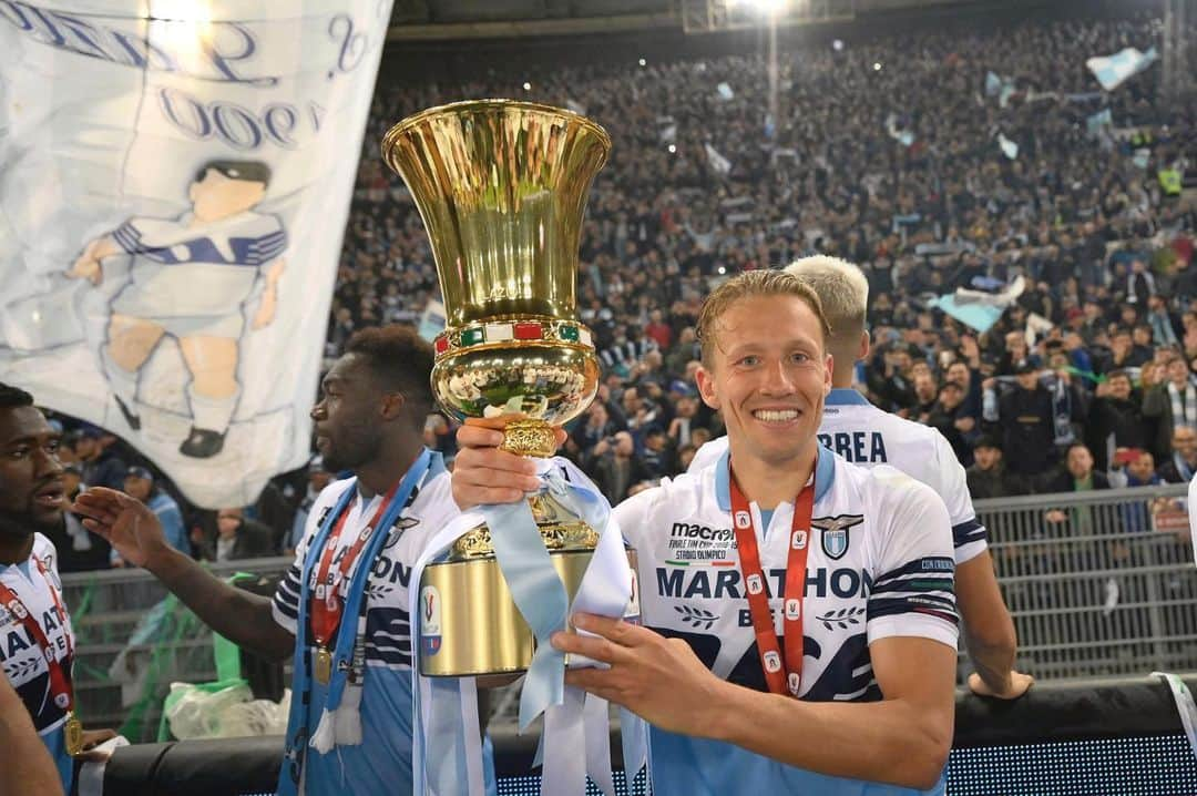 ルーカス・レイヴァのインスタグラム：「Tanti auguri @official_sslazio ! Te voglio bene ❤️」