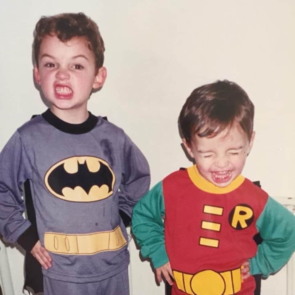 ジョーイ・ブラッグさんのインスタグラム写真 - (ジョーイ・ブラッグInstagram)「Happy birthday to the big brother I’ve always wanted. I’m sad I haven’t seen you since this pandemic but happy that this has forced me to figure out how to FaceTime your Android. I love you and can’t wait to talk shit about Mom and Dad through Quiplash.」1月10日 2時13分 - joeybragg