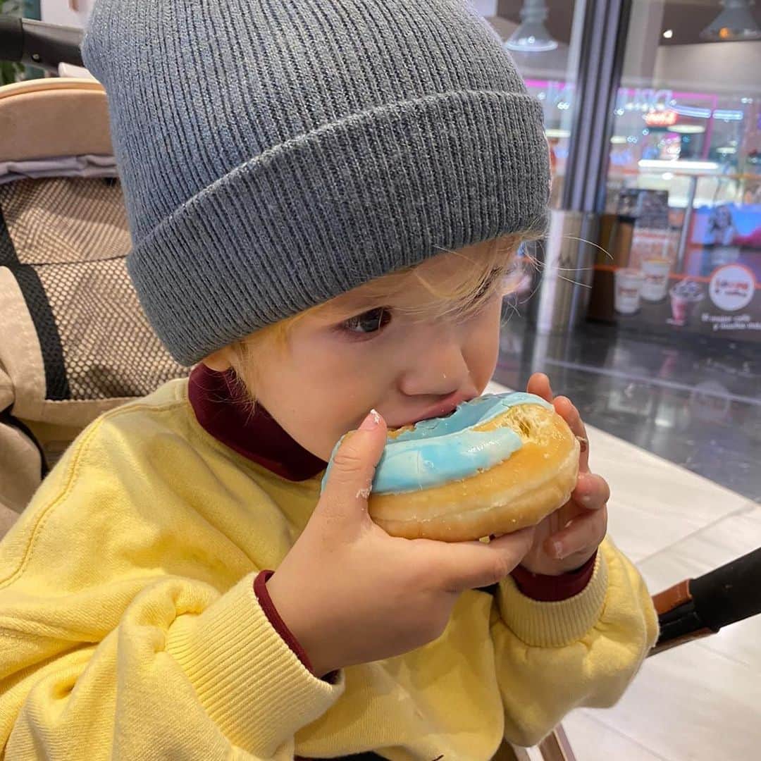 アレハンドロ・フェルナンデス・イグレシアスのインスタグラム：「Hora de la merienda🍩」