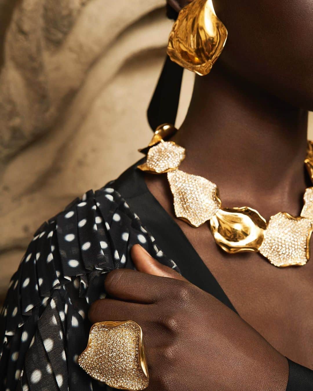 ランバンのインスタグラム：「Jewelry based on petals of flowers. #LanvinSS21」