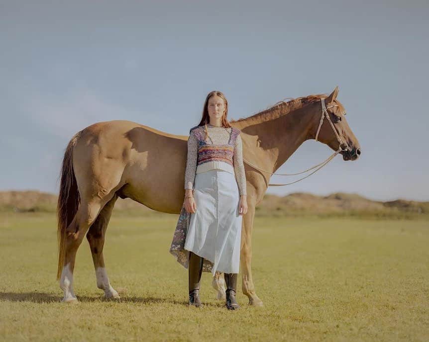 Luraさんのインスタグラム写真 - (LuraInstagram)「✷ From our latest issue 🐴 ____________________________ Styling @mariegodt Photography @nolwennleflanchec」1月10日 2時18分 - lulaofficial