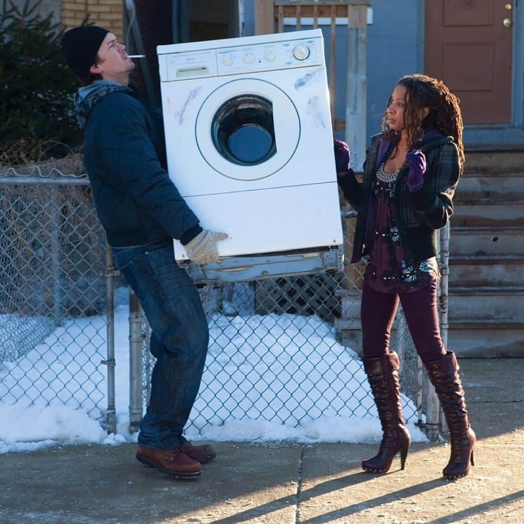 シャノーラ・ハンプトンさんのインスタグラム写真 - (シャノーラ・ハンプトンInstagram)「Repost from @shameless • 10 Years of Shameless: “So crazy to look back, the photo of us carrying the washer down the street didn’t even make the cut. During the pilot, V smoked, so I had a cigarette in my mouth, and the ashes got so long that they fell on my chest and burned me! The scar was there for 3 seasons!” - @shanolahampton  All new episode tomorrow night!」1月10日 2時29分 - shanolahampton