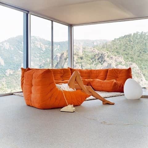 カレントエリオットのインスタグラム：「what saturdays are made of  #inspo #interiors #decor #design #weekend #relax #lounge」