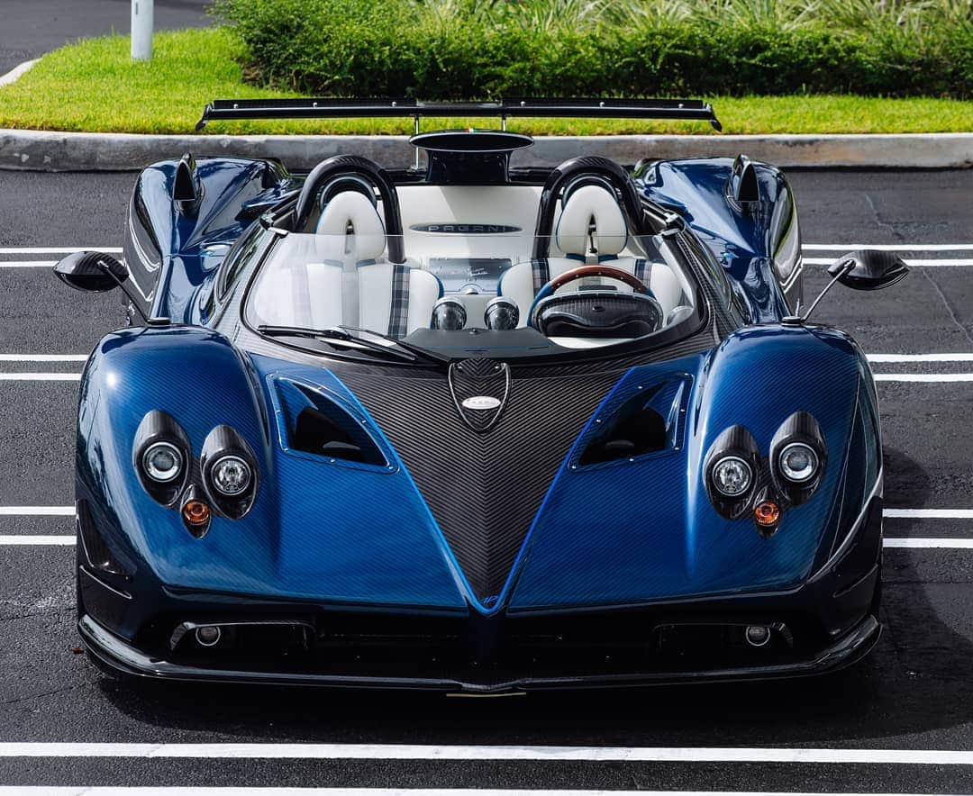 パガーニ・アウトモビリのインスタグラム：「The Zonda HP Barchetta is greatly inspired by the golden age of motorsport of the '50s and early '60s.   Stunning pic by @paganiofmiami  #pagani #zonda #zondahpbarchetta」