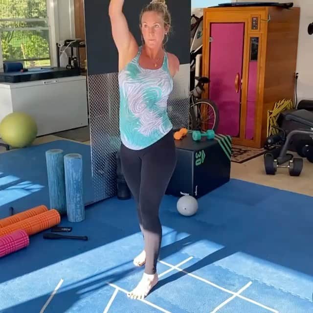 Bethany Hamiltonのインスタグラム：「Trying not to lose all my strength this pregnancy! Surfing keeps me motivated to stay in shape so I can get back to strong surfing after birth! My cross training is down to about 30% and I’m focusing more on simple stuff like walking and playing with the kids in the ocean. But I’m still getting in the gym with a pretty gentle workout 1-3x a week! I’m also focusing on nutrition, rest and having good family fun! I’m just so excited to meet our lil 👼🏽  Also Adam and I just released our Unstoppable Workout Series! I’ve condensed the most valuable insight I’ve learned over the years into exercising and making it accessible and approachable for you! Link in bio to check it out 🤙🏽」