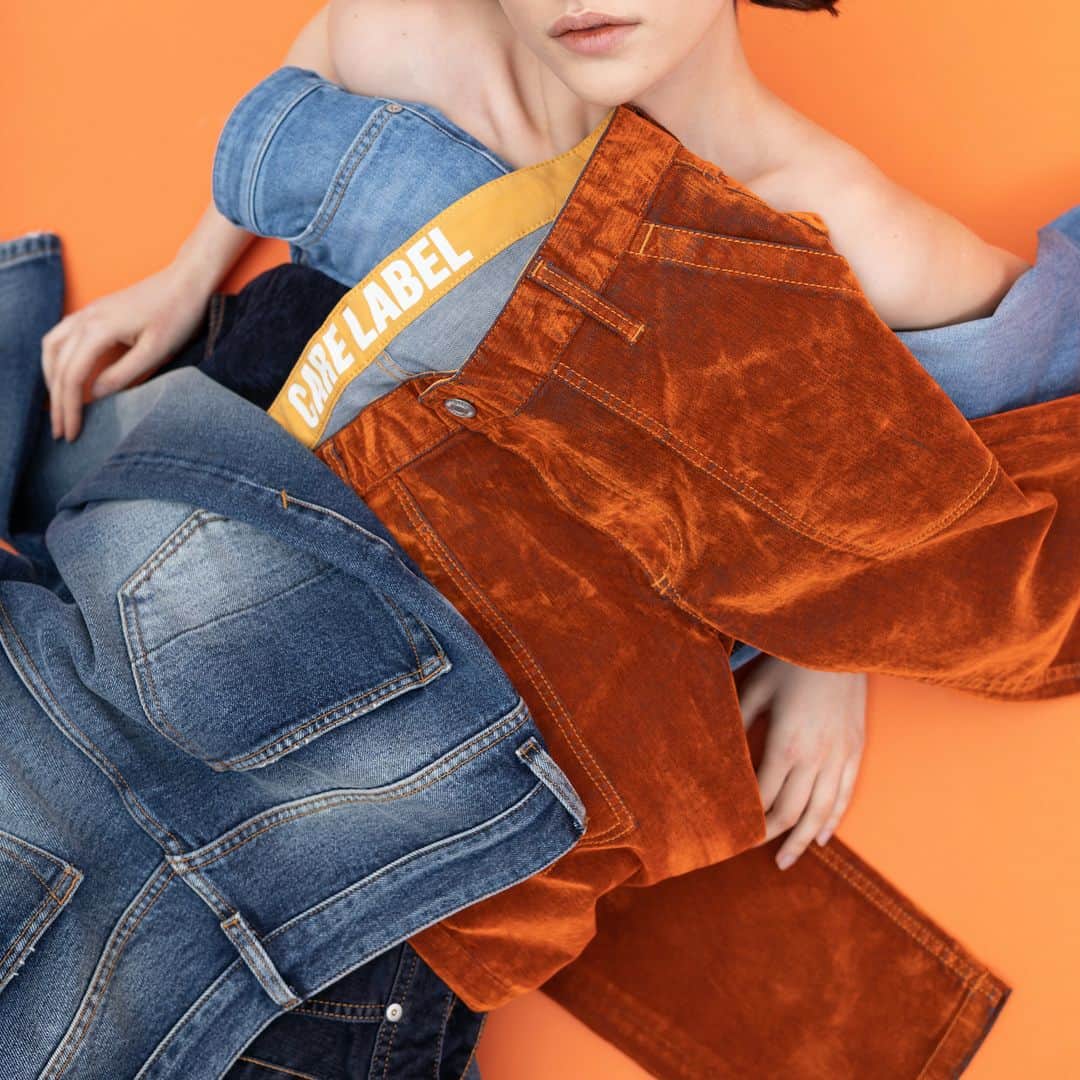 ケアレーベルのインスタグラム：「Shopping time⁣⁣ ⁣⁣⁣ care-label.com⁣⁣⁣⁣⁣⁣⁣⁣ ⁣⁣⁣⁣⁣⁣ #carelabel #denimlovers #denimstory #denimaddiction」