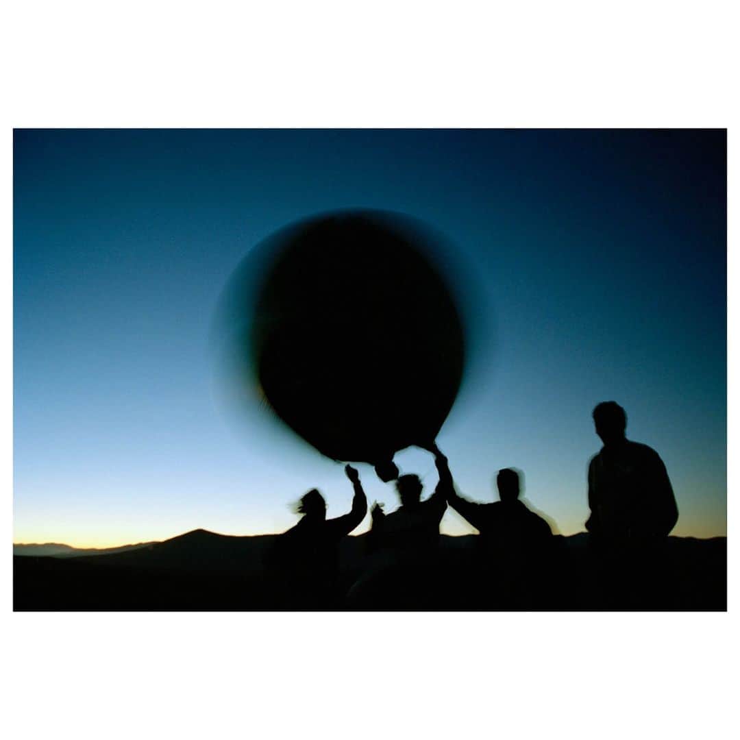 Magnum Photosさんのインスタグラム写真 - (Magnum PhotosInstagram)「#FromTheArchive: Chris Mac Kay, Joe, Rafael...and the balloon for air sampling. Atacama desert. Chile. 2003.⁠ .⁠ © Patrick Zachmann @pzachmann/Magnum Photos」1月10日 3時01分 - magnumphotos
