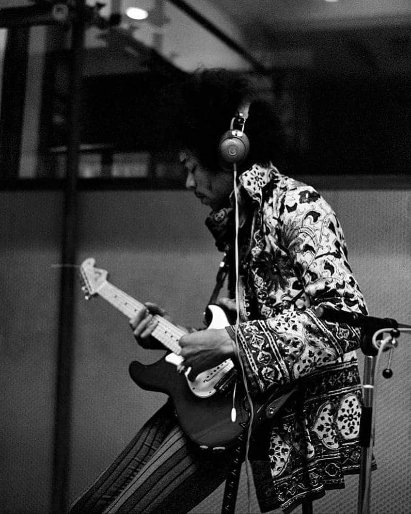 スラッシュさんのインスタグラム写真 - (スラッシュInstagram)「#Repost @thelegendsofmusic  --- Jimi Hendrix pictured by Eddie Kramer at Olympic Studios in 1967. ⁣ ⁣ How Jazz Legends Elvin Jones, Wes Montgomery & John Coltrane helped inspire “Third Stone From The Sun”:⁣ ⁣ When you listen to “Third Stone From The Sun” from “Are You Experienced”, it’s puzzling to think that this psychedelic song would have anything to do with Jazz music. Yet, nothing could be further than the truth as the song borrows musical elements from all three Jazz legends and is presented to the listener in a manner that’s bound to raise eyebrows. The song was first developed while Jimi was part of the New York R&B scene while performing with his group Jimmy James and the Blue Flames at the Cafe Wha?. However, once he moved to London the song took a life of it’s own due to the Science Fiction influence of then-manager Chas Chandler. ⁣ ⁣ Musically, the song is identified as "a structured group performance”, which comprises of several passages that are further subdivided. The opening section is introduced with a chord progression that’s defined as a "sliding major ninth ... arpeggiated chords and Coltranoid mock-orientalisms” and Mitch Mitchell’s drumming patterns during this entire passage has a strong Elvin Jones influence. Once the song progresses past the intro, Hendrix showcases a Wes Montgomery influenced chord progression that’s specifically designed to highlight the octave guitar melody line. ⁣ ⁣ Despite these influences, at no point during the song does the band sound like a group imitating other musicians as The Experience prove that they have their own identity. ⁣ ⁣iiii]; )'」1月10日 3時19分 - slash