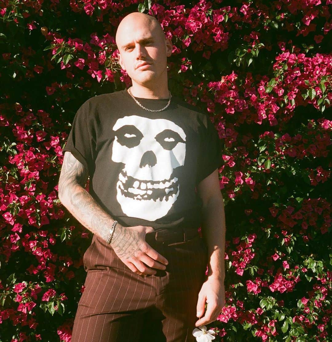 ブランドン・シェイアのインスタグラム：「200k streams on my first EP ALREADY?! WTF」