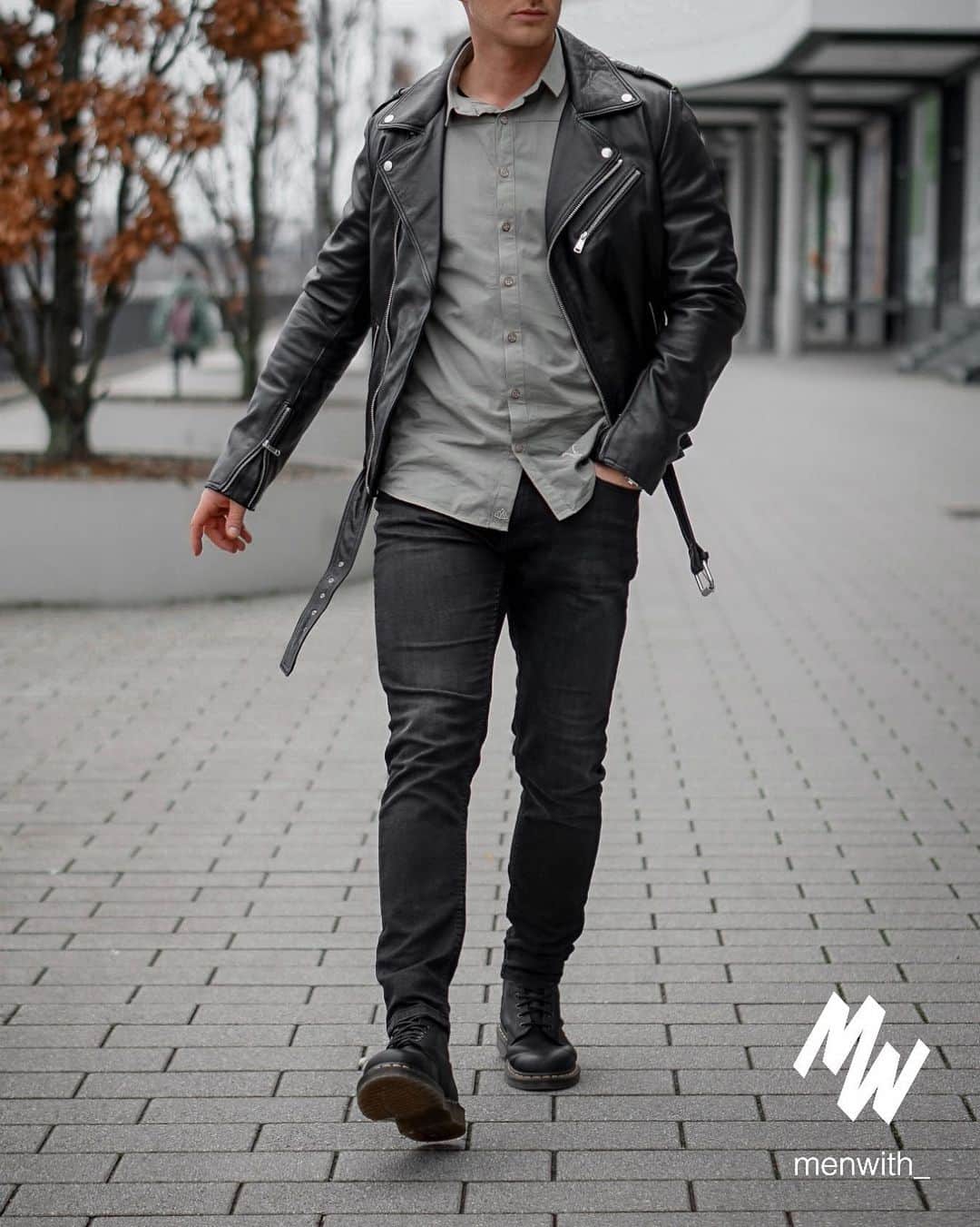 Men Withのインスタグラム：「Very nice photo of our dear friend @iamluca.z_ 👌🏽 #menwithstreetstyle」