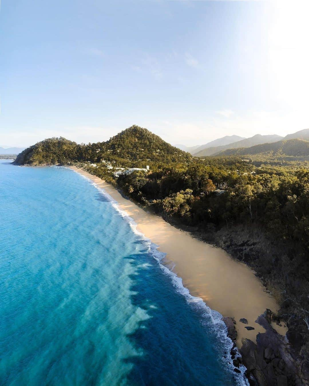 Australiaさんのインスタグラム写真 - (AustraliaInstagram)「Absolute magic ✨ 🌴 @vanessashambrook perfectly captured @tropicalnorthqueensland in all its glory. This slice of paradise is the beautiful #TrinityBeach in #Cairns. While you're not relaxing on the beach, explore the tropical gardens, rainforest and mangrove parkland at #CairnsBotanicGardens, and wander around #RustysMarket to taste some delicious local produce. A gateway to the #GreatBarrierReef, Cairns is an excellent base for exploring the reef. Set sail with @reefmagiccruises or @reefcruises, or jump in the water with @tusadive or @divers_den, and swim with incredible marine life 🐠 #seeaustralia #holidayherethisyear #thisisqueensland #exploreTNQ #explorecairnsgbr」1月10日 4時00分 - australia