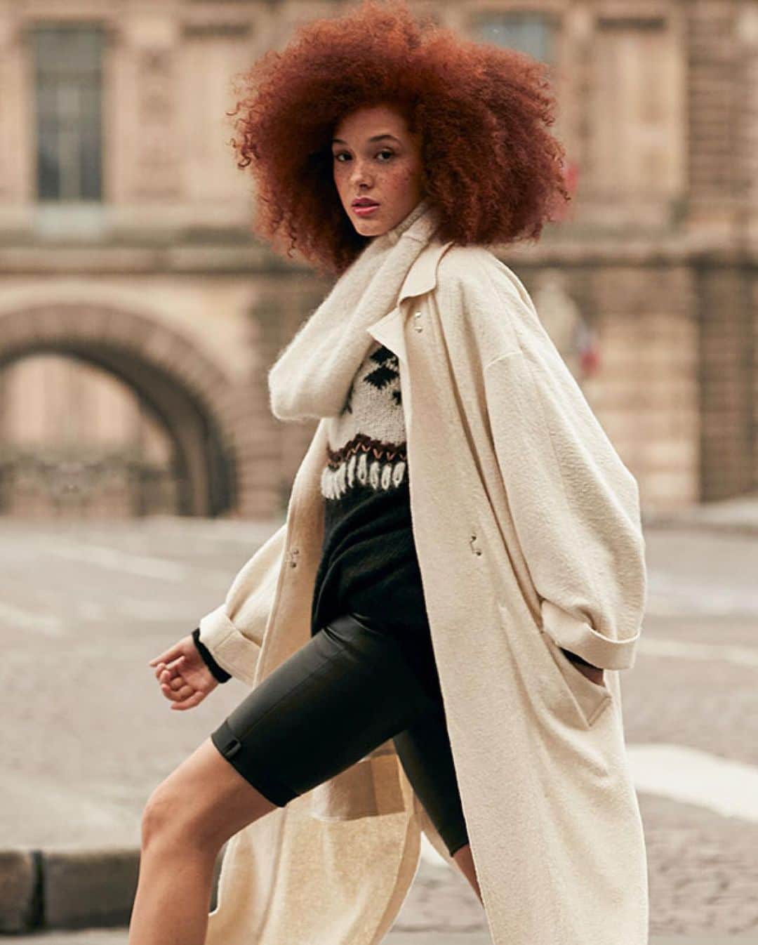のインスタグラム：「Walk with attitude   mesdemoisellesparis.com」