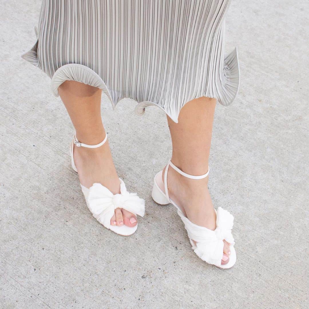 レフラーランドールのインスタグラム：「Pleats, always 🤍」