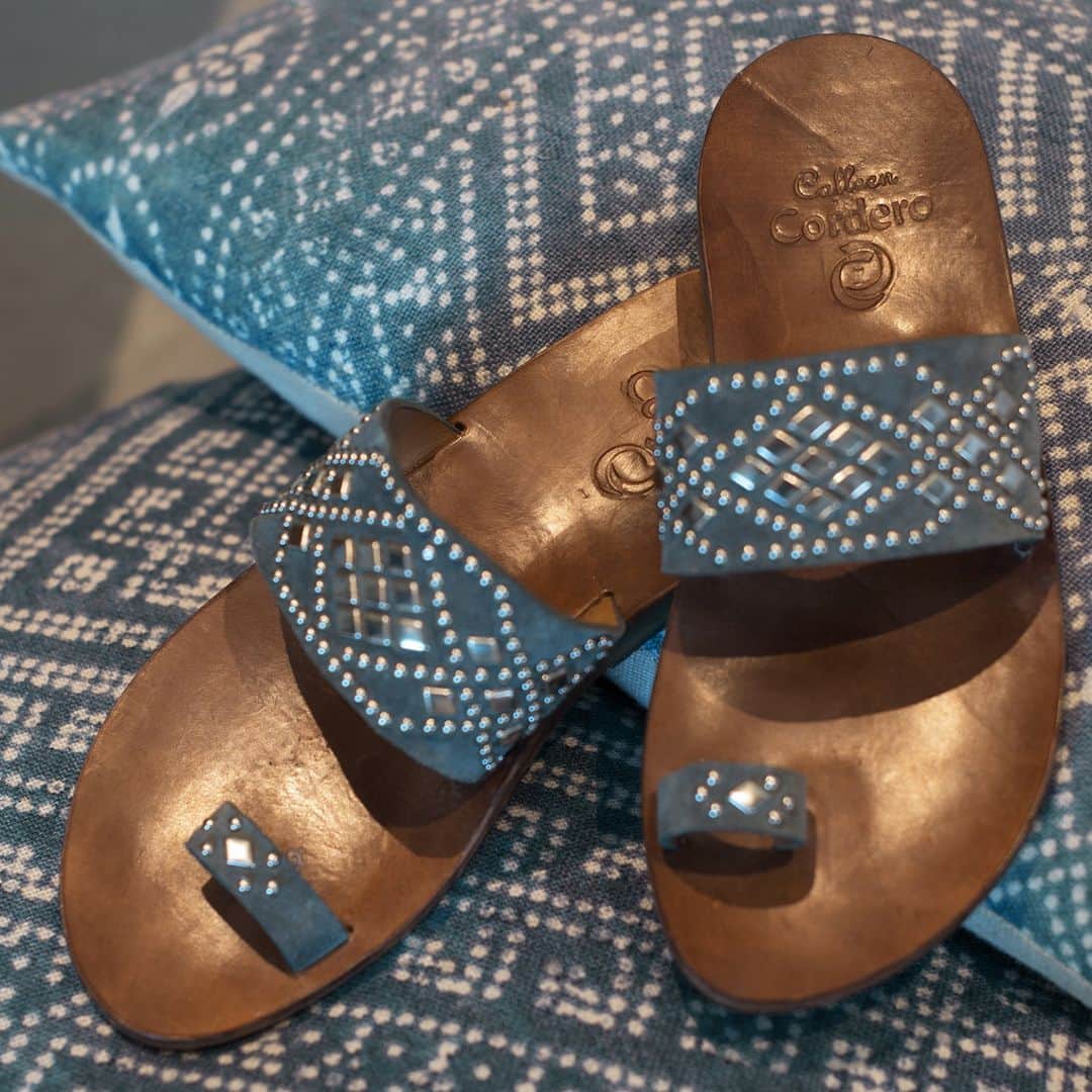 のインスタグラム：「Winter Blues Summer Hues⁠ .⁠ .⁠ .⁠ .⁠ #calleencordero #sandals #travel #handmadeluxury」