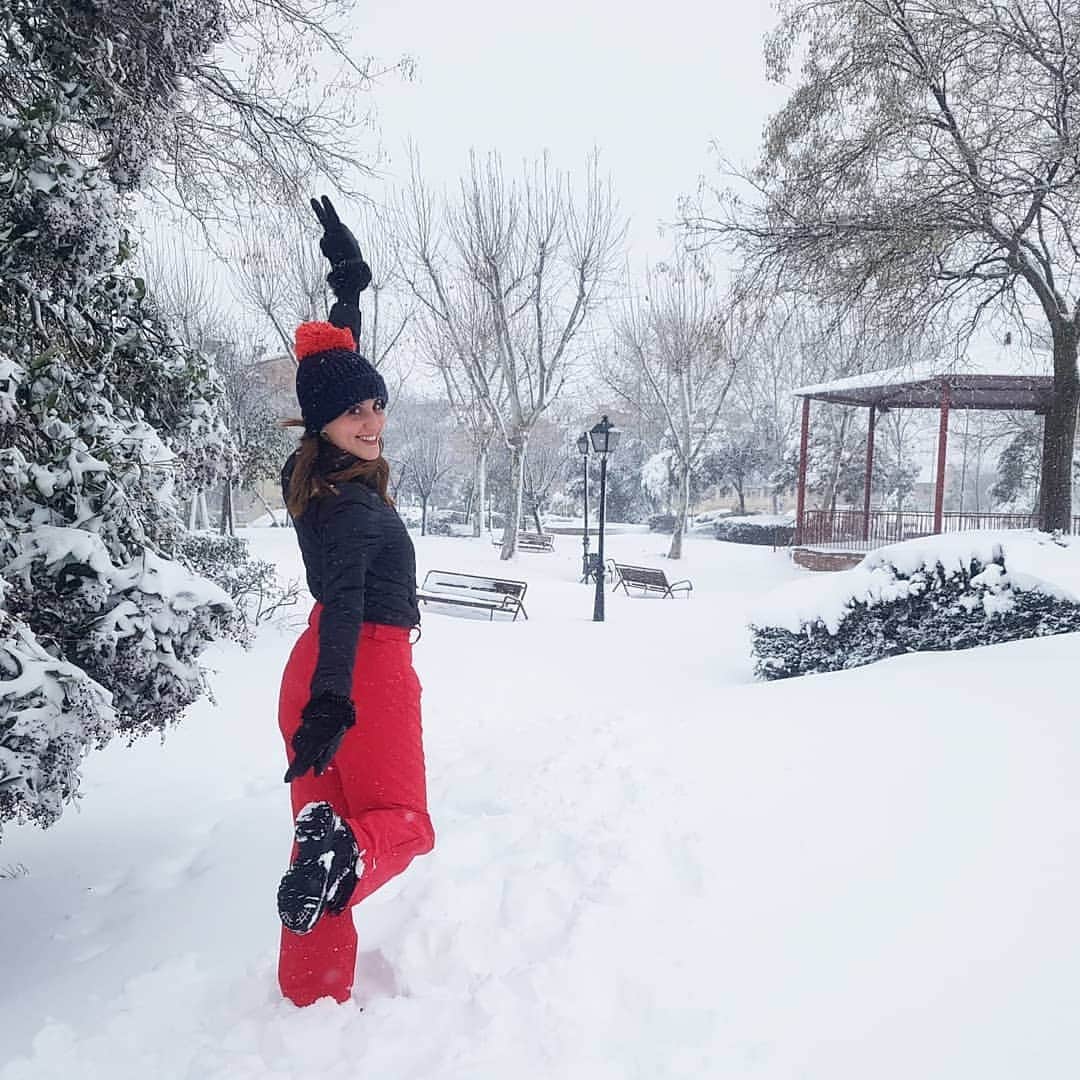 ソニア・ラフエンテさんのインスタグラム写真 - (ソニア・ラフエンテInstagram)「FELICIDAD ❄️❤️  . Volver a sentirse una niña pequeña💭 . .  #madrid #inolvidable #snow #winter #happiness #snowday #nieve #invierno #home」1月10日 4時16分 - sonia_lafuente