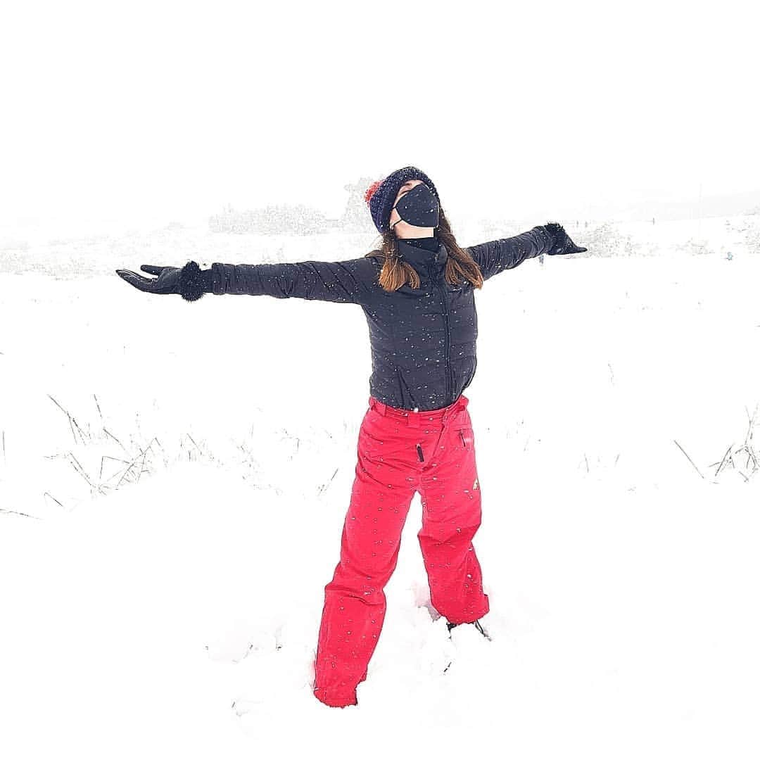 ソニア・ラフエンテさんのインスタグラム写真 - (ソニア・ラフエンテInstagram)「FELICIDAD ❄️❤️  . Volver a sentirse una niña pequeña💭 . .  #madrid #inolvidable #snow #winter #happiness #snowday #nieve #invierno #home」1月10日 4時16分 - sonia_lafuente