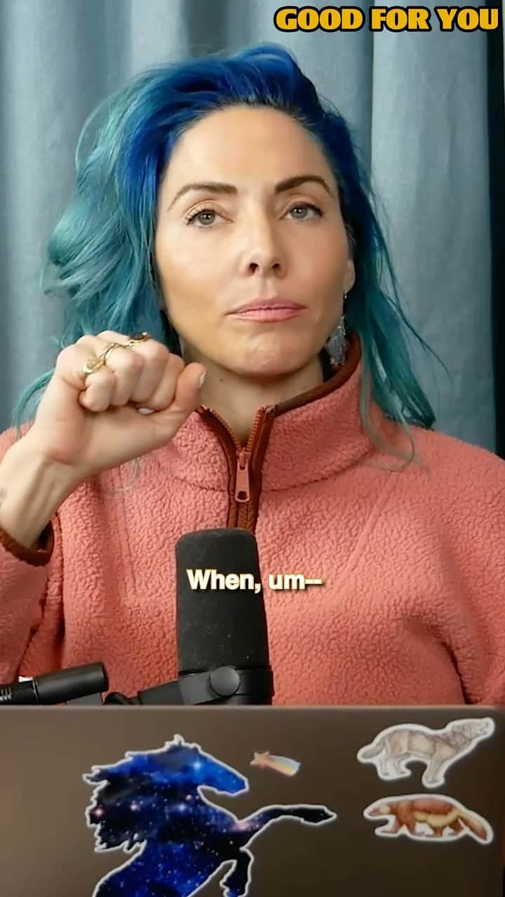 ウィットニー・カミングスのインスタグラム：「Am I allowed to require employees to do push ups if they apologize but have not done anything wrong?」