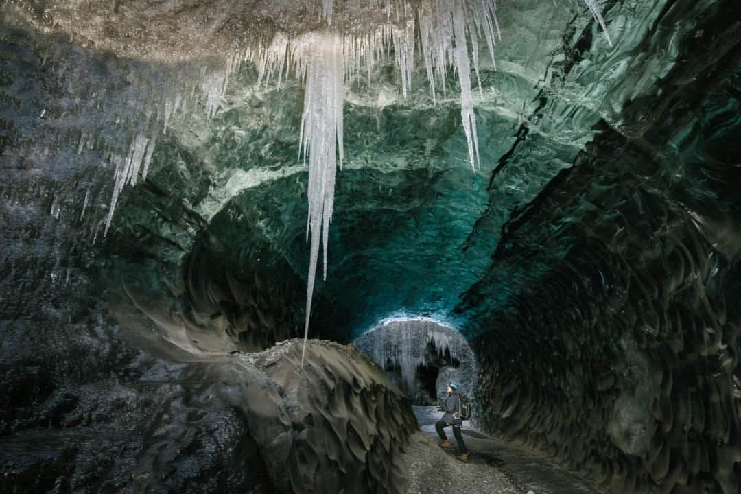 National Geographic Travelさんのインスタグラム写真 - (National Geographic TravelInstagram)「Photo by @kiliiiyuyan / Adventurer Robin Falck searches for photographs deep inside a glacial meltwater tunnel in southern Iceland. Breiðamerkurjökull has stunning caves where sunlight reaches through the ancient ice and illuminates the glacier’s deep blues. Fine glacial silt is underfoot, mixing with the runoff waters and producing milky and stunning colors. Follow me @kiliiiyuyan for more from the Arctic and beyond. #iceland #glacier」1月10日 4時36分 - natgeotravel