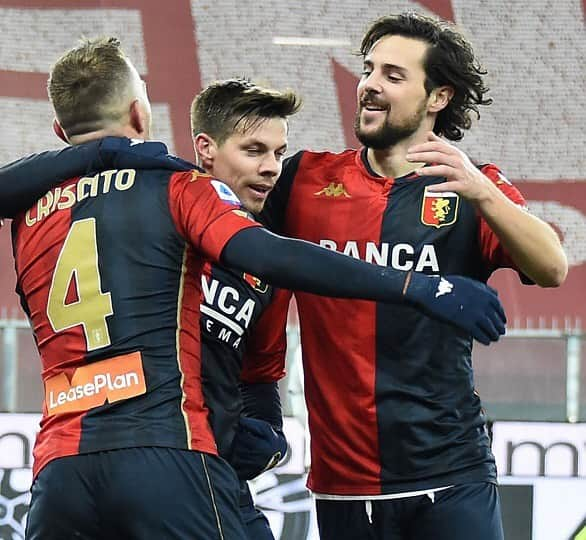 ステファノ・ストゥラーロのインスタグラム：「Grandi ragazzi! Vittoria importante e adesso rimaniamo concentrati per la #CoppaItalia! 💪🏼❤️💙 #ForzaGenoa @genoacfcofficial @seriea」