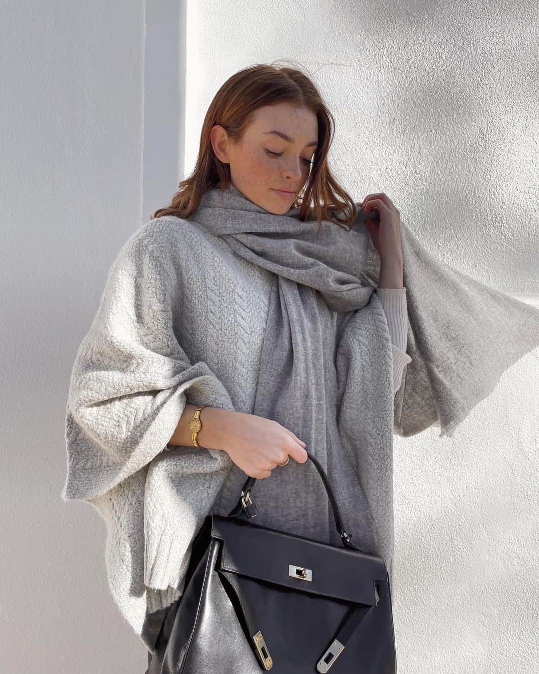 Kelsey Simoneのインスタグラム：「Bundled up #revolveme」