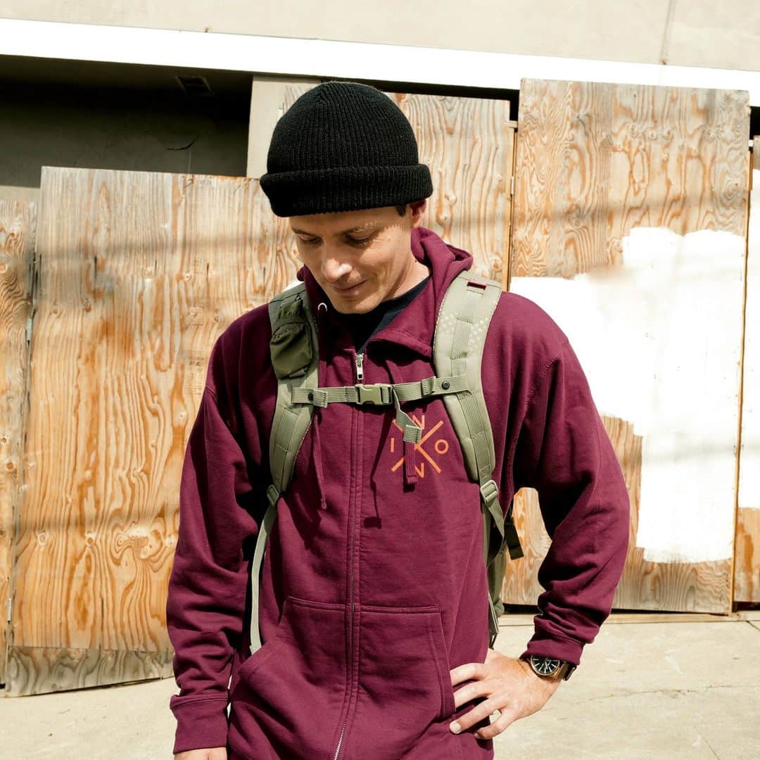 ニクソンのインスタグラム：「This buttery soft sweatshirt and a solid beanie pairs perfectly with the Sentry. #Nixon #GearUp」