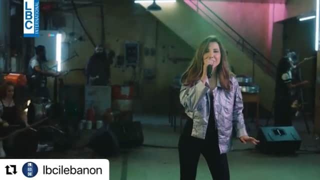 ナンシー・アジュラムのインスタグラム：「Next Saturday🥁❤️ #Repost @lbcilebanon with @make_repost ・・・ تتابعون Nancy Ajram Show السبت المقبل بتمام الساعة 10:30 مساءً عبر شاشة الـLBCI @nancyajram  #LBCI #LBCILebanon」