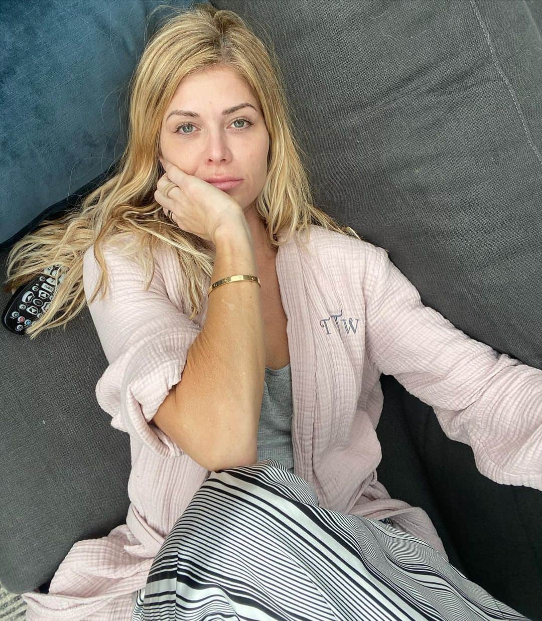 トリー・ウィルソンのインスタグラム：「. Worn out. Listening. No guilt. . How’s your day?」