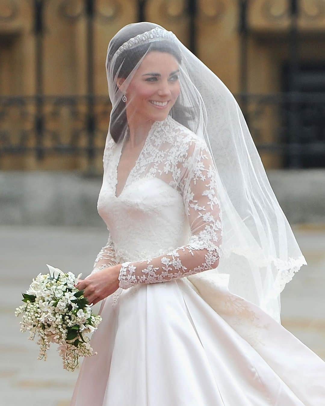 Harper's BAZAARさんのインスタグラム写真 - (Harper's BAZAARInstagram)「#KateMiddleton celebrates her 39th birthday today. At the link in our bio, we’re taking a look back at the Duchess of Cambridge’s most memorable style moments—including her iconic wedding gown designed by #SarahBurton of @AlexanderMcQueen.」1月10日 5時36分 - harpersbazaarus