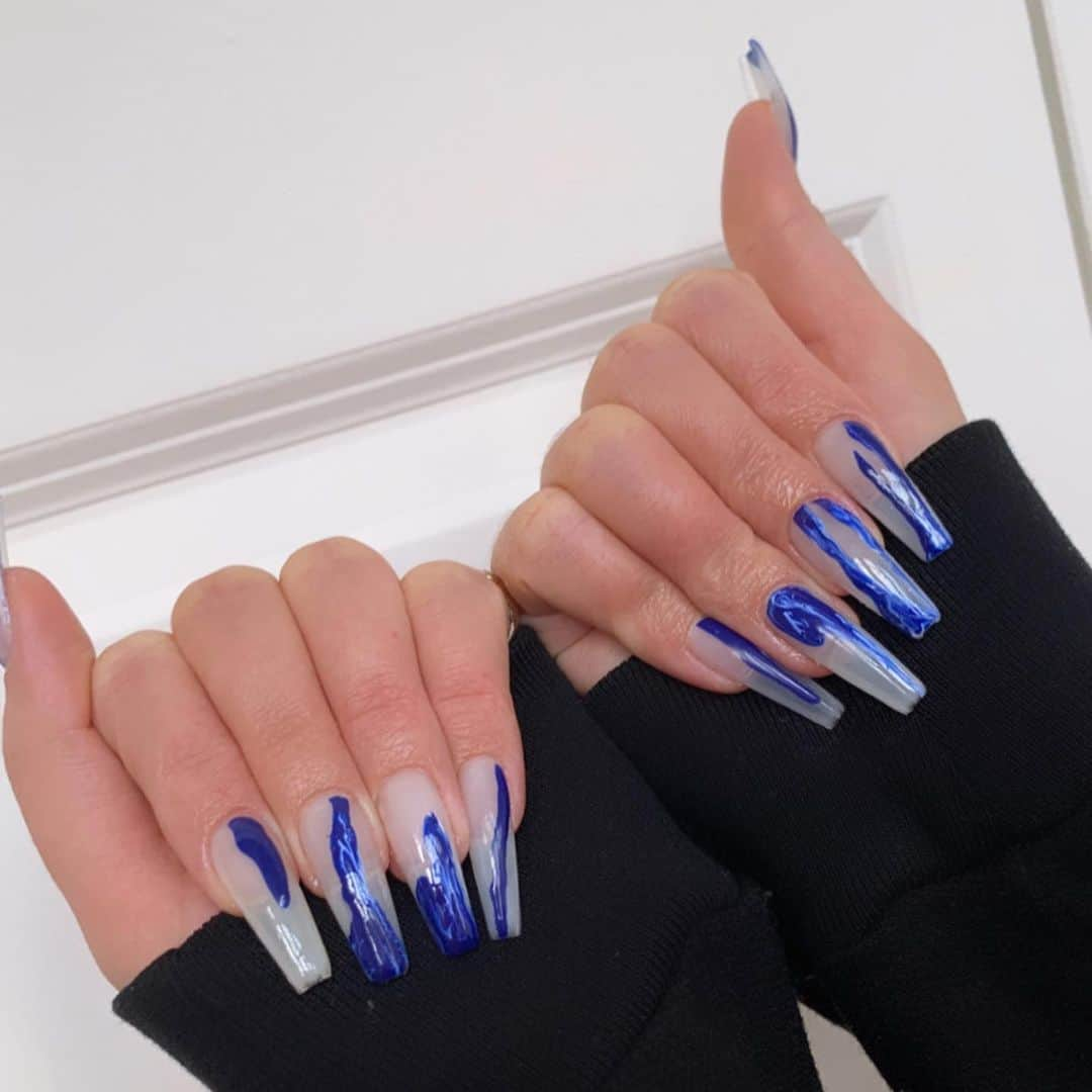 Mei Kawajiriさんのインスタグラム写真 - (Mei KawajiriInstagram)「Stay fresh 💙💙💙 @avarosebd 💙💙💙🤤🤤🤤💙💙💙 #nailsbymei」1月10日 5時35分 - nailsbymei