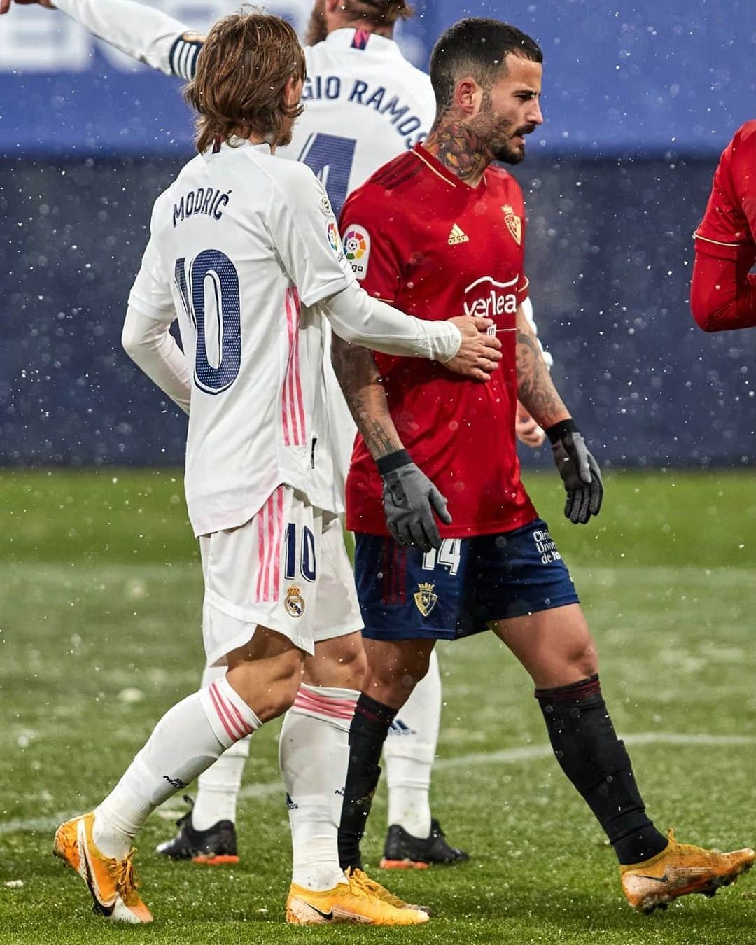 LFPさんのインスタグラム写真 - (LFPInstagram)「Talent. 🎩✨  #LaLiga #LaLigaSantander #Osasuna #RealMadrid #RubénGarcía #Modric #Football」1月10日 5時38分 - laliga