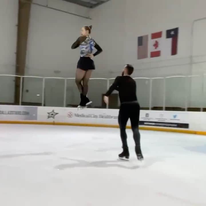アシュリー・ケインのインスタグラム：「Your wings already exist. All you have to do is fly ✨  🎵 @porterrobinson  🎥 @amberglenniceskater」