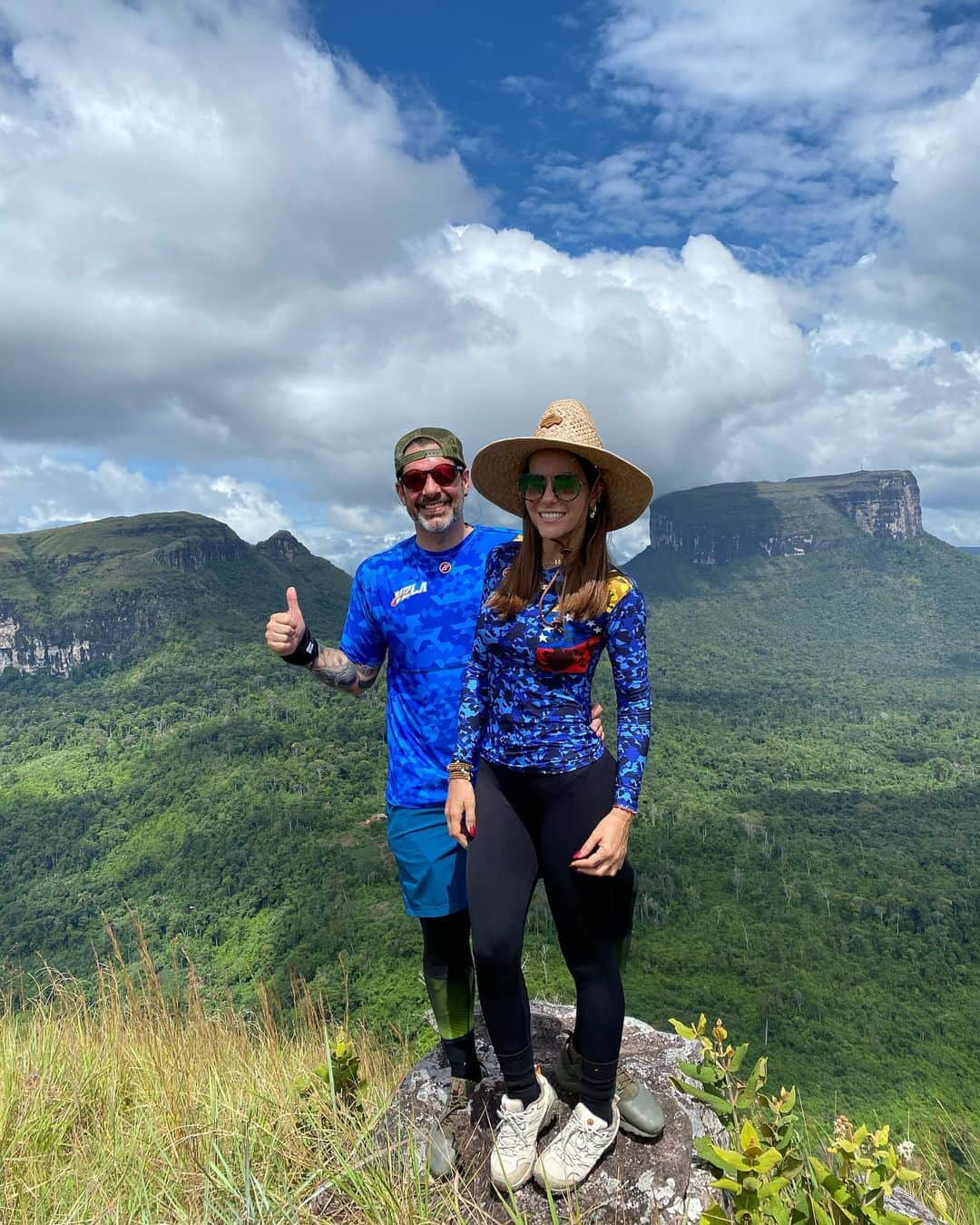 ポーラ・ベビラクアさんのインスタグラム写真 - (ポーラ・ベビラクアInstagram)「Solo tú mi Venezuela 🇻🇪  Aventura con mi @lander_cris   Tepuy  kuravaina , súper guía @antoniohitcher   #venezuela #canaima #tepuy #2021 #energia」1月10日 6時02分 - paulabevilacqua