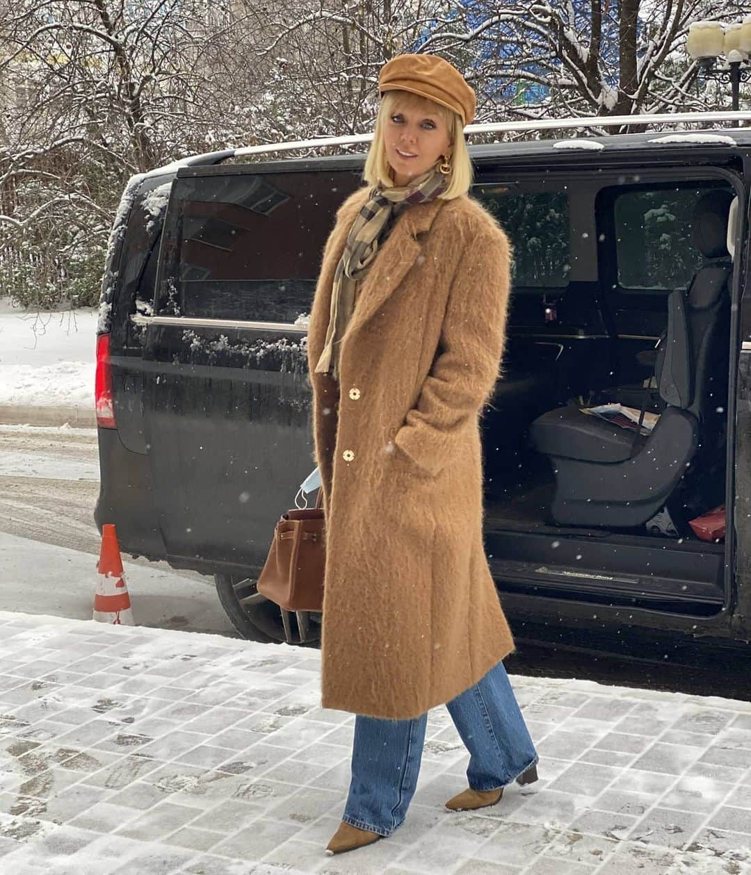 Valeriyaさんのインスタグラム写真 - (ValeriyaInstagram)「Лента пестрит снежными фото. Вот и я решила не отставать . ❄️❄️❄️☃️☃️☃️ 🥼🧥 @kristinafidelskaya」1月10日 5時55分 - valeriya
