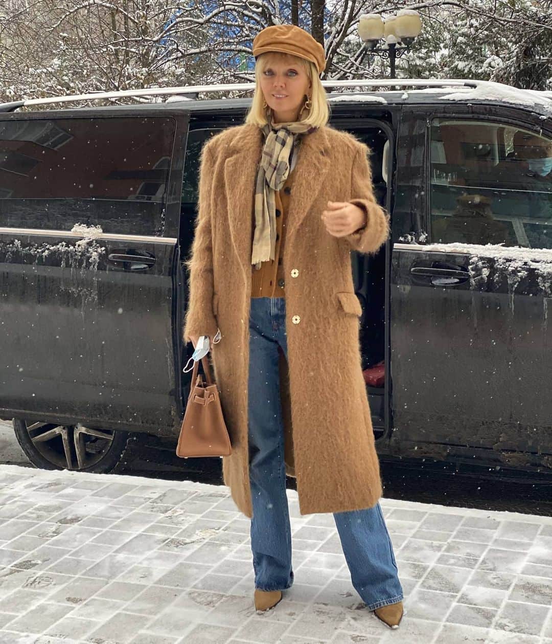 Valeriyaさんのインスタグラム写真 - (ValeriyaInstagram)「Лента пестрит снежными фото. Вот и я решила не отставать . ❄️❄️❄️☃️☃️☃️ 🥼🧥 @kristinafidelskaya」1月10日 5時55分 - valeriya