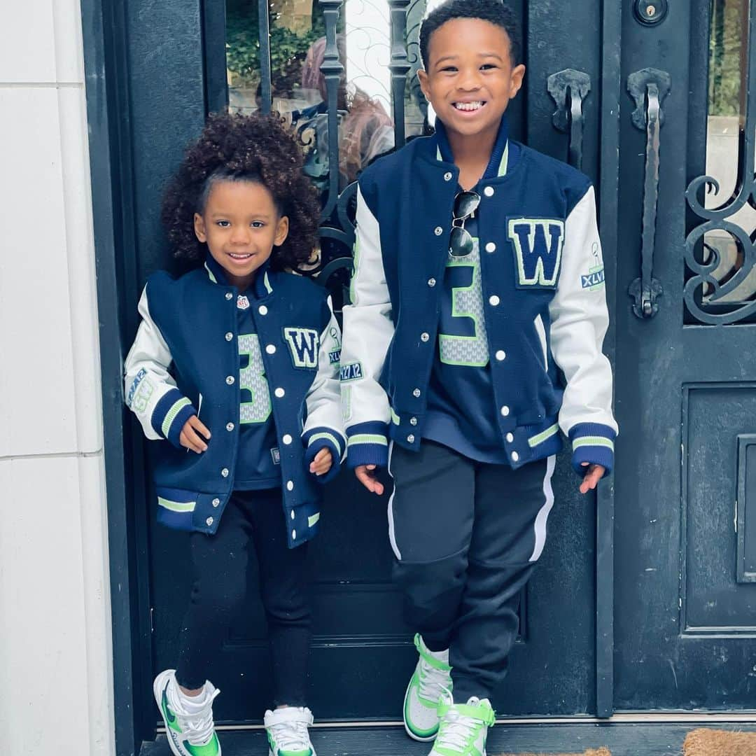 シアラさんのインスタグラム写真 - (シアラInstagram)「We’re so proud of you @DangeRussWilson! Wish we could be at the stadium cheering you on today! Go Baby! Go Daddy! #GoHawks #3  #Playoffs @Seahawks 💚💙」1月10日 6時20分 - ciara